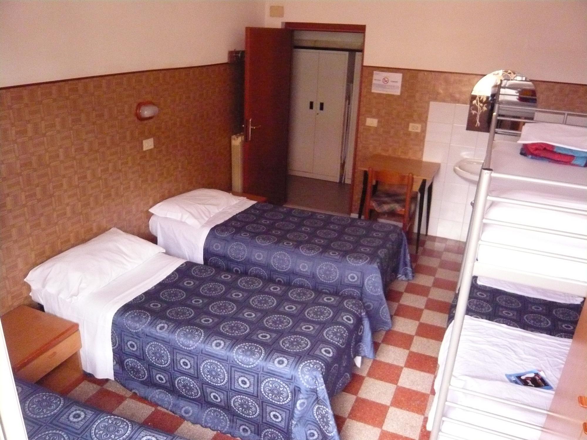 Cressy Hotel Рим Екстериор снимка