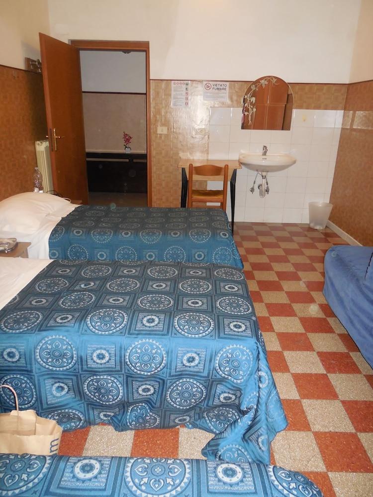 Cressy Hotel Рим Екстериор снимка