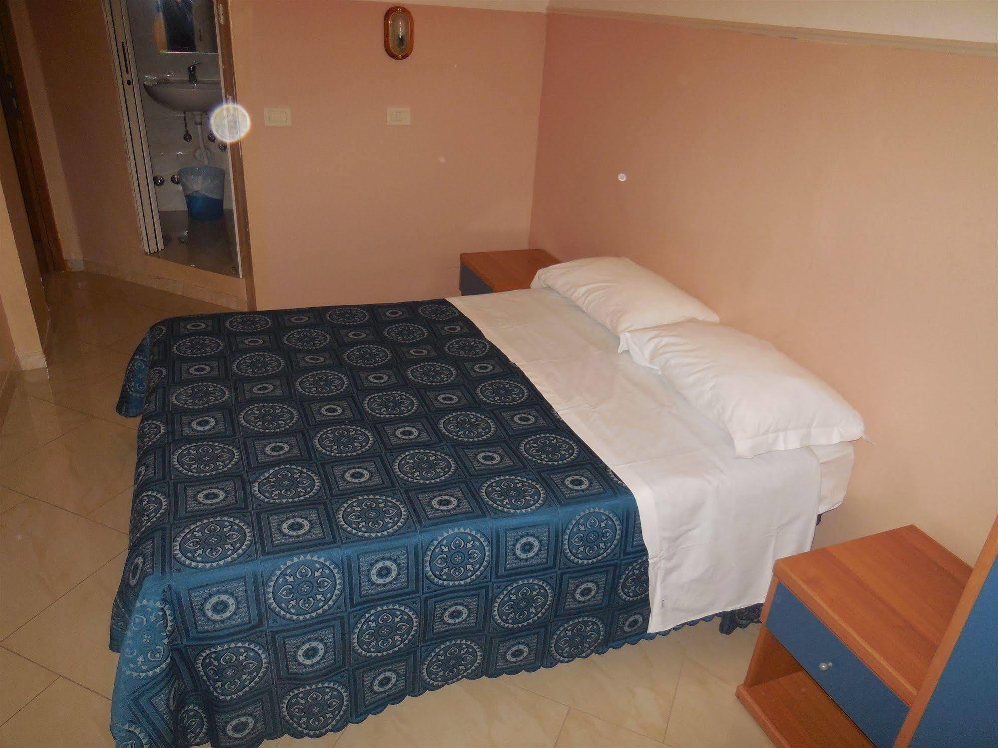Cressy Hotel Рим Екстериор снимка