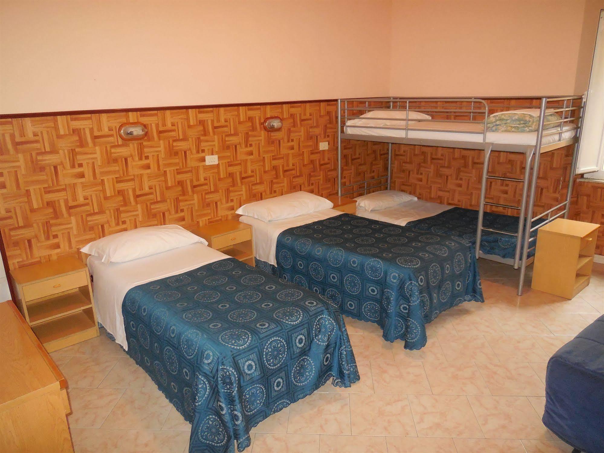 Cressy Hotel Рим Екстериор снимка